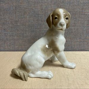 Lladro Porcelain Sitting Labrador Dog Figurine